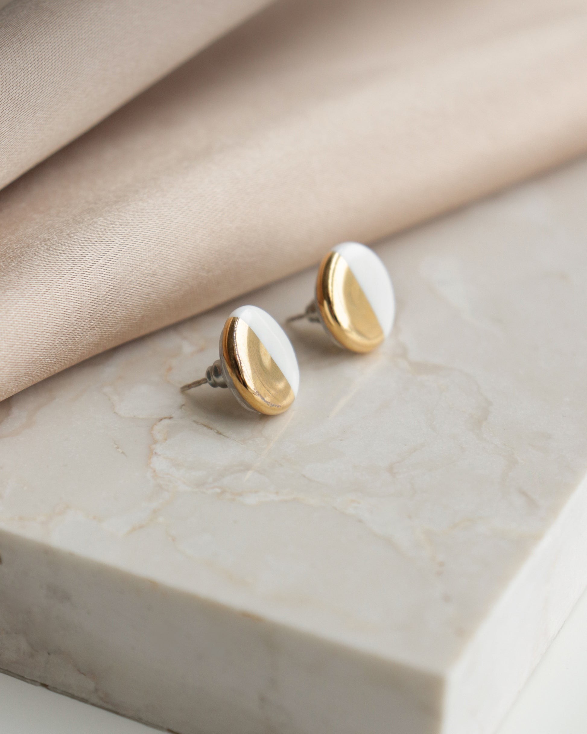 Porcelain Round Stud Earrings - White and Gold - Image 2