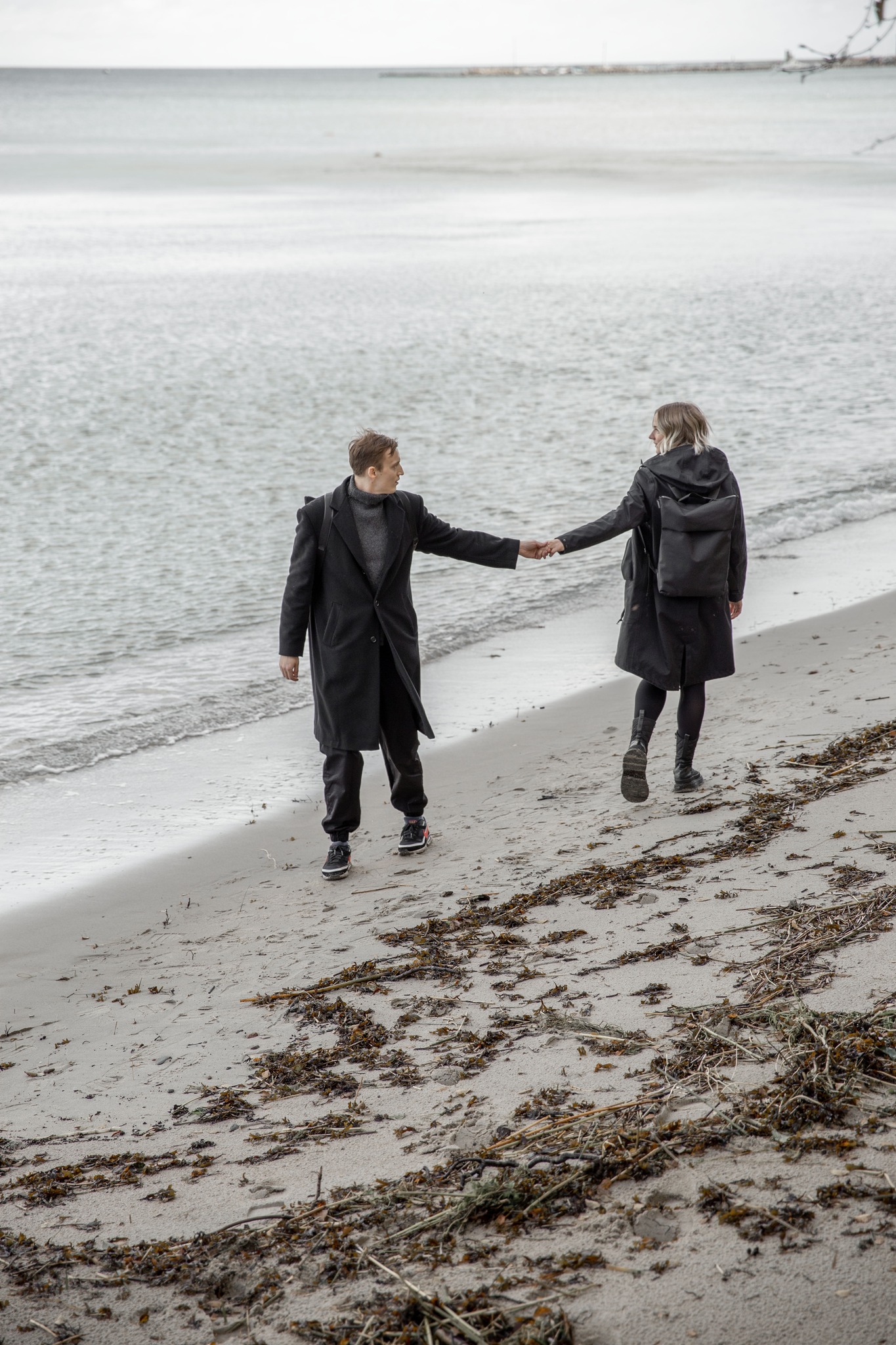 HØLAR Weatherproof Backpack - Image 2